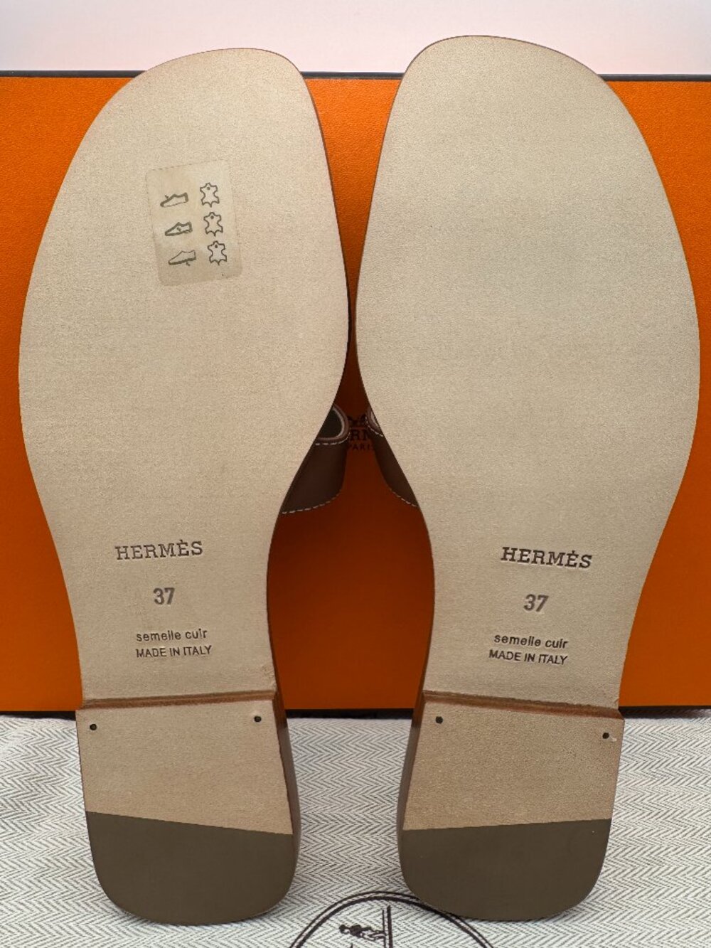 Hermes Oran Sandals Gold 37 - Picture 4 of 13